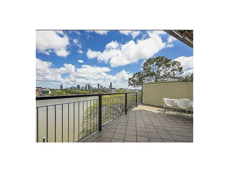 16 Aaron Avenue, Hawthorne QLD 4171