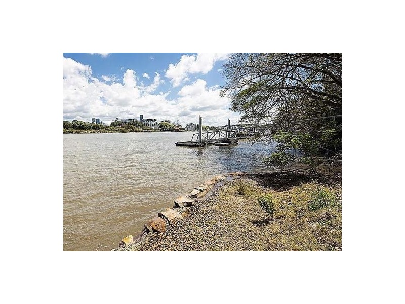 16 Aaron Avenue, Hawthorne QLD 4171