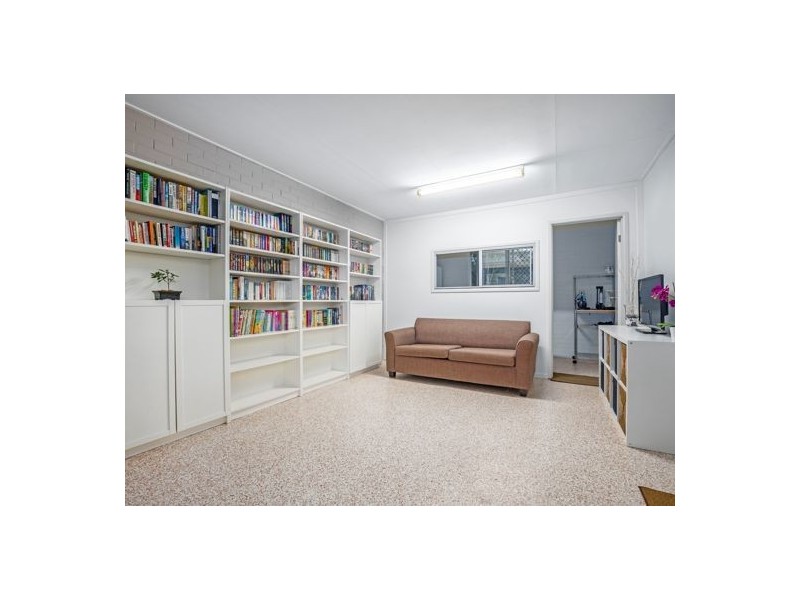 2 Kidd Street, Robertson QLD 4109