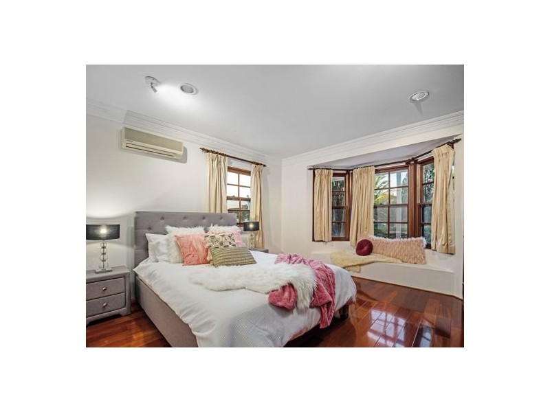 16 Orpheus Street, Robertson QLD 4109