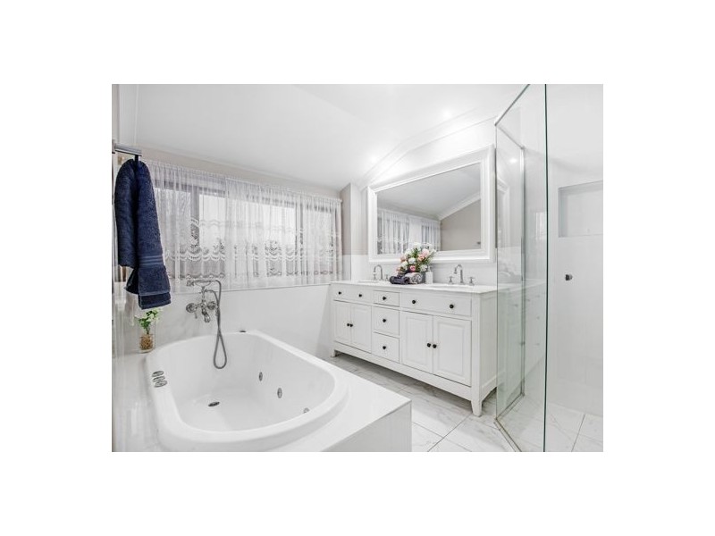 16 Orpheus Street, Robertson QLD 4109