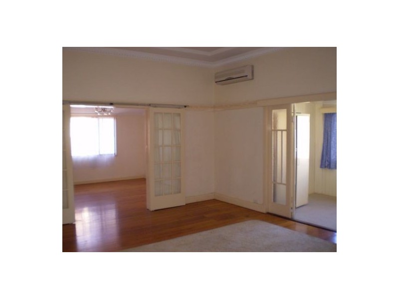 15 Love Street, Fairfield QLD 4103