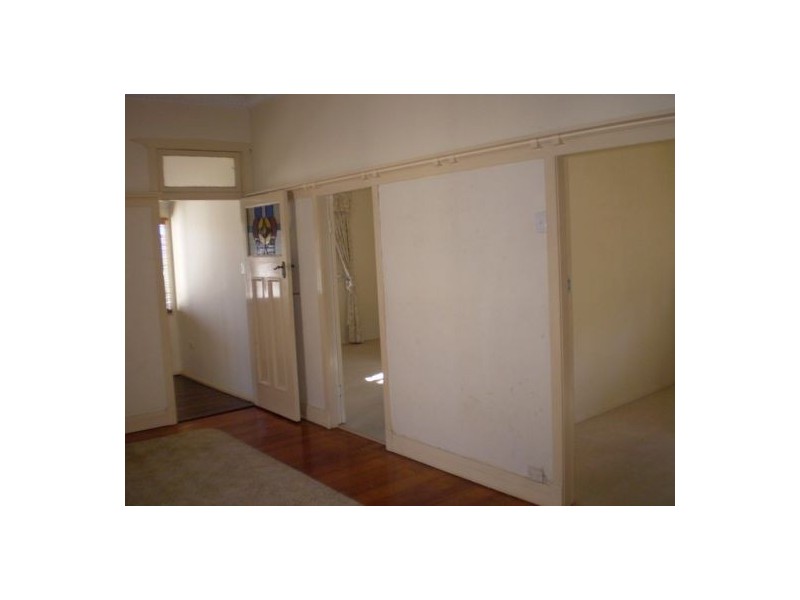 15 Love Street, Fairfield QLD 4103