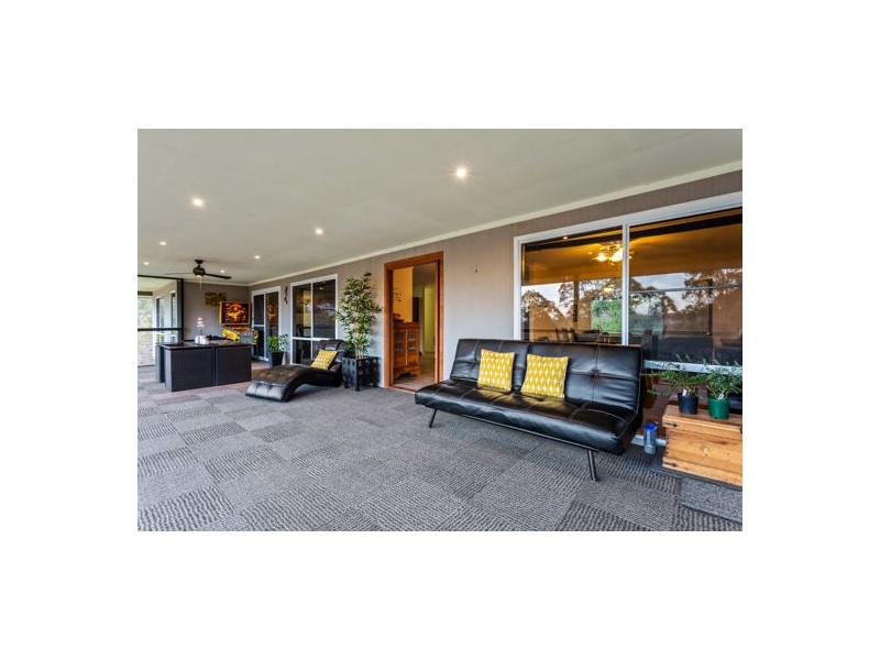 184 Walker Drive, Kooralbyn QLD 4285