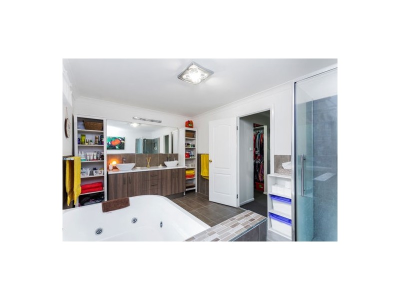 184 Walker Drive, Kooralbyn QLD 4285