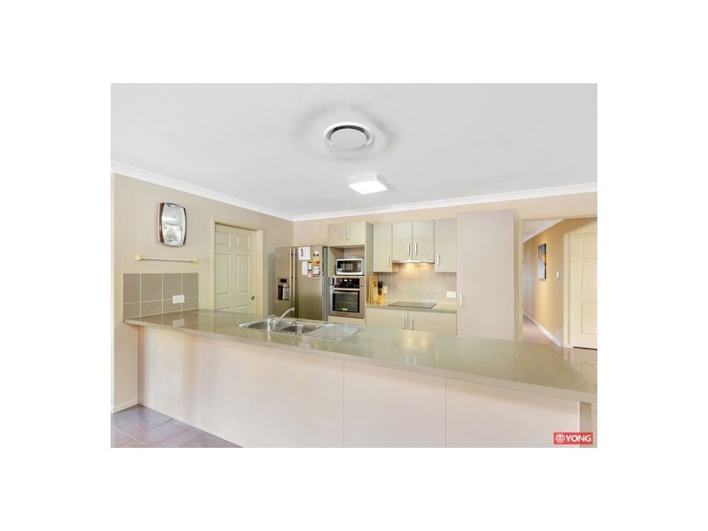 .17 Coronation Rd, Hillcrest QLD 4118