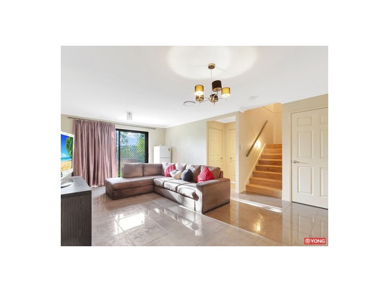 .17 Coronation Rd, Hillcrest QLD 4118