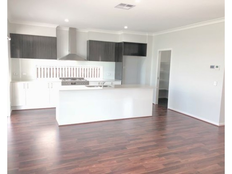 33 Cockatoo Place, Rochedale QLD 4123