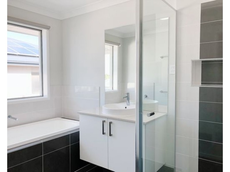 33 Cockatoo Place, Rochedale QLD 4123