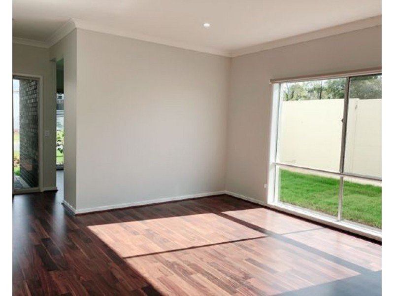 33 Cockatoo Place, Rochedale QLD 4123