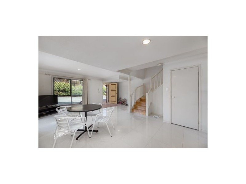 10 Lawrence Close, Robertson QLD 4109