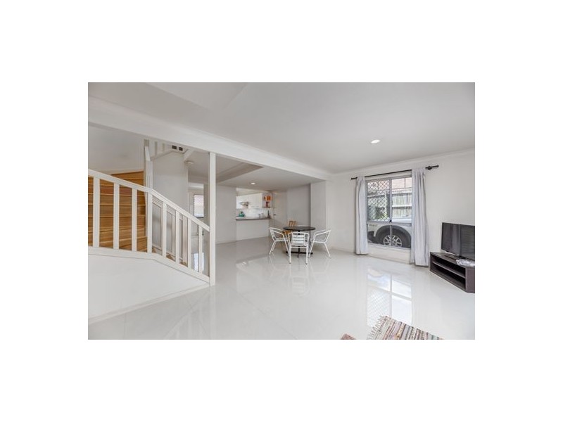 10 Lawrence Close, Robertson QLD 4109