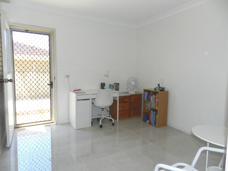 10 Lawrence Close, Robertson QLD 4109