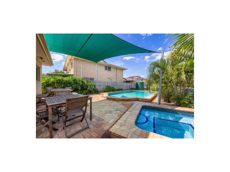 10 Lawrence Close, Robertson QLD 4109