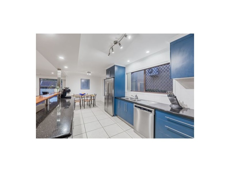 12 Kernow Street, Robertson QLD 4109