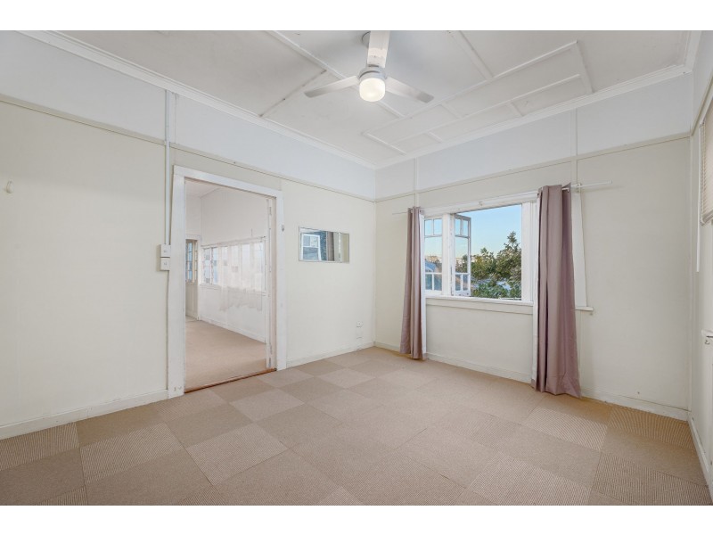 15 Clinton Street, Coopers Plains QLD 4108