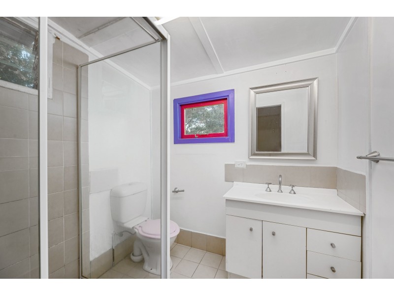 15 Clinton Street, Coopers Plains QLD 4108