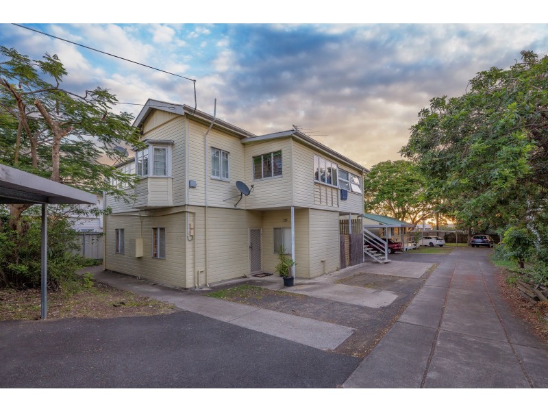 15 Clinton Street, Coopers Plains QLD 4108