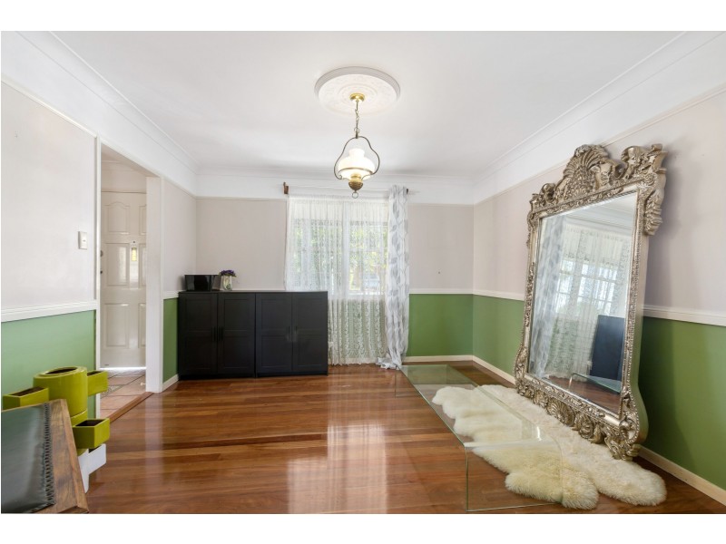 9 Akora Street, Macgregor QLD 4109