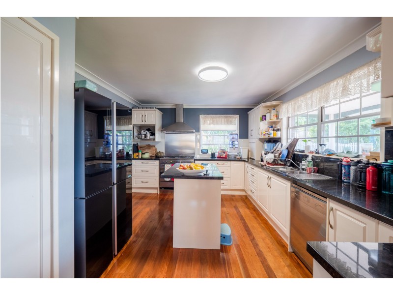 9 Akora Street, Macgregor QLD 4109