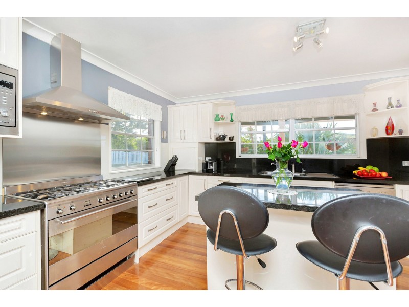 9 Akora Street, Macgregor QLD 4109