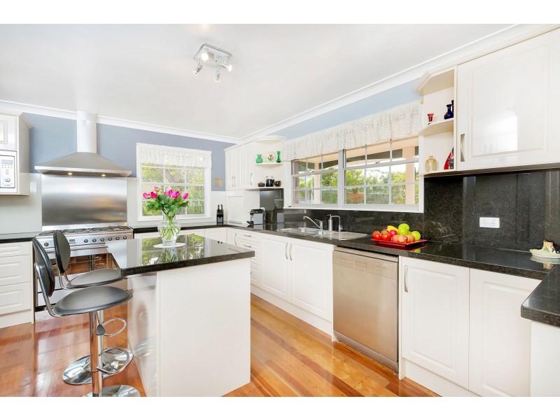 9 Akora Street, Macgregor QLD 4109