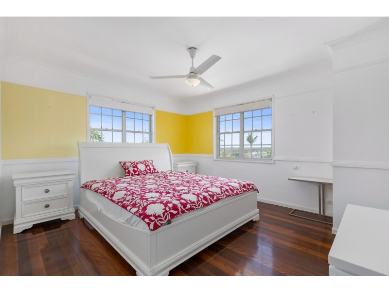 9 Akora Street, Macgregor QLD 4109