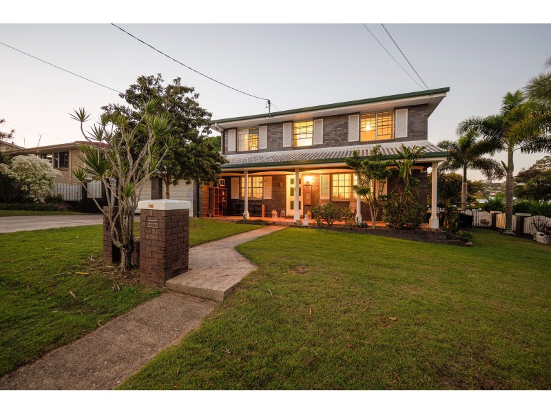 9 Akora Street, Macgregor QLD 4109