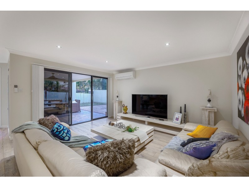 51 Willowleaf Close, Stretton QLD 4116