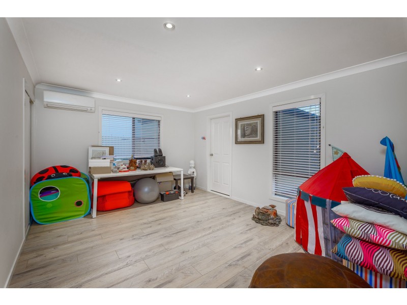 51 Willowleaf Close, Stretton QLD 4116