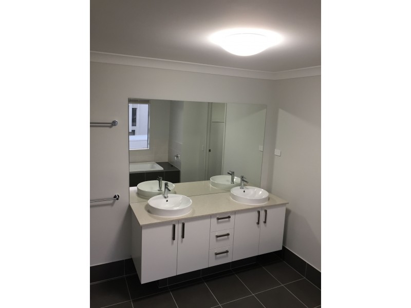 37 Eagle Parade, Rochedale QLD 4123