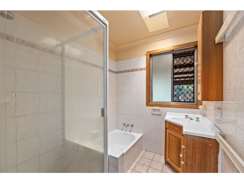 33 Benaud Street, Macgregor QLD 4109