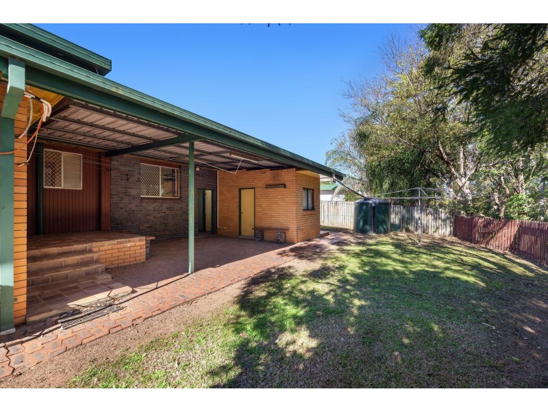 33 Benaud Street, Macgregor QLD 4109