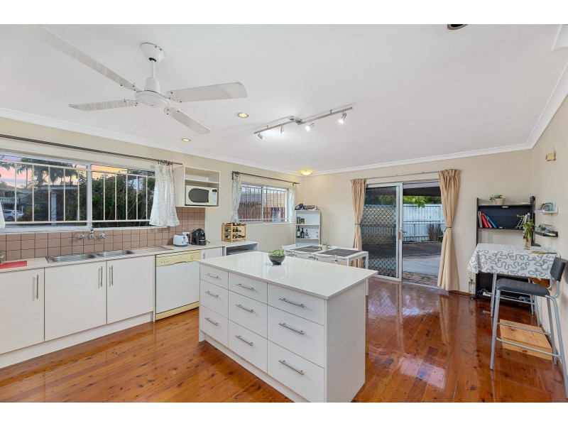 1 Starcross Street, Macgregor QLD 4109