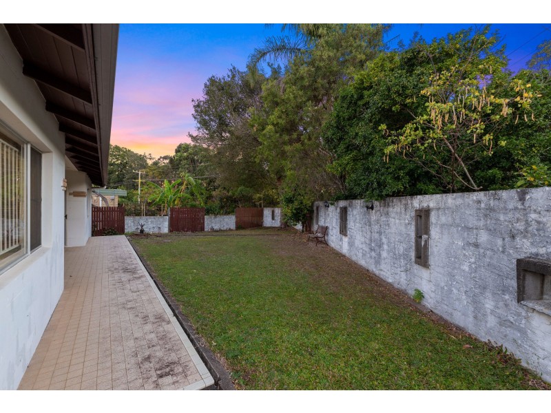 1 Starcross Street, Macgregor QLD 4109