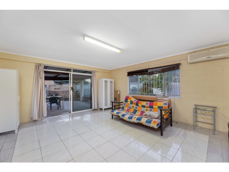 1 Starcross Street, Macgregor QLD 4109