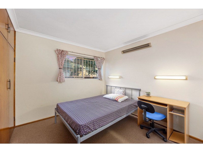 1 Starcross Street, Macgregor QLD 4109