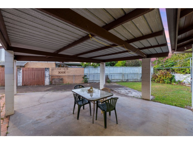 1 Starcross Street, Macgregor QLD 4109