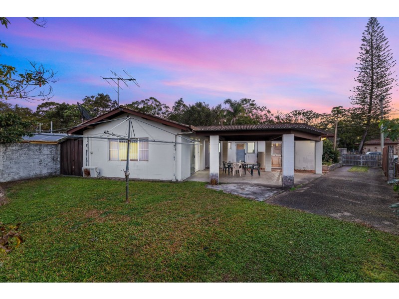 1 Starcross Street, Macgregor QLD 4109