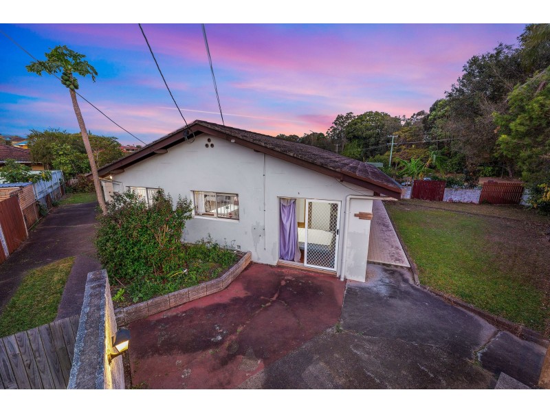 1 Starcross Street, Macgregor QLD 4109