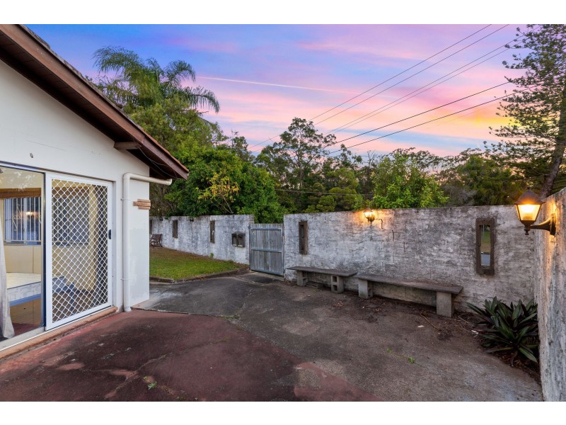 1 Starcross Street, Macgregor QLD 4109