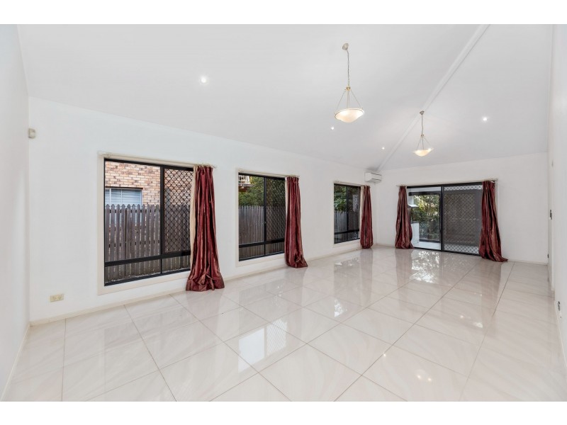 15 Estoril Street, Robertson QLD 4109