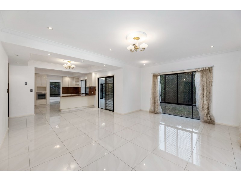 15 Estoril Street, Robertson QLD 4109