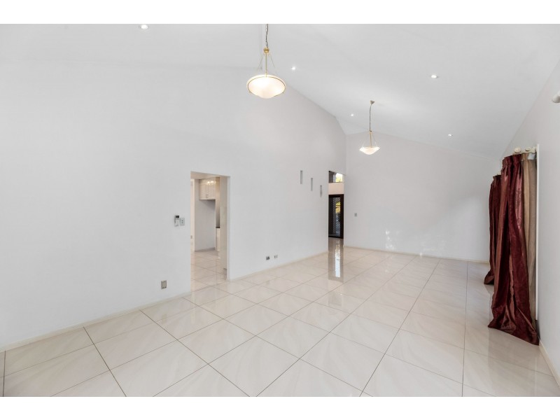 15 Estoril Street, Robertson QLD 4109