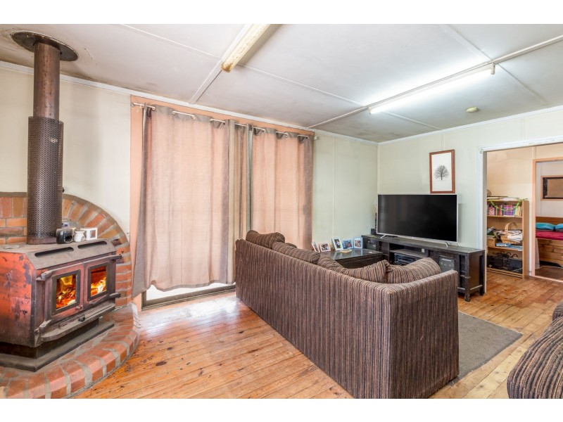 16 Naomi Road, Lockyer Waters QLD 4311