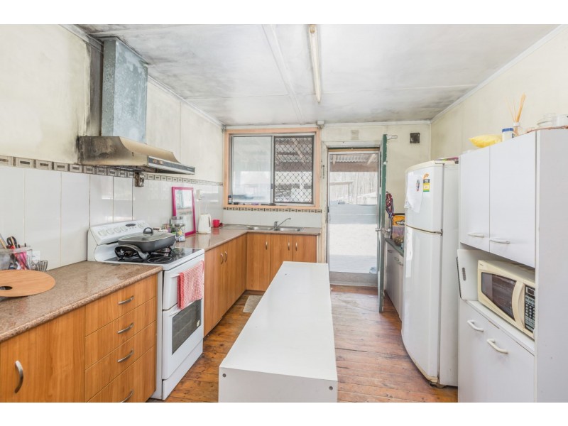 16 Naomi Road, Lockyer Waters QLD 4311