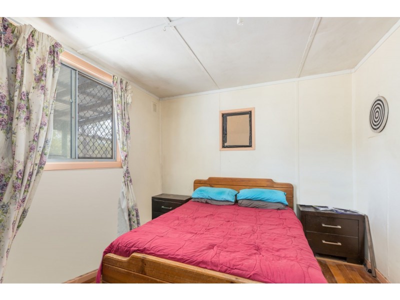 16 Naomi Road, Lockyer Waters QLD 4311