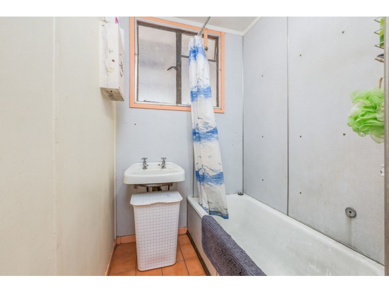 16 Naomi Road, Lockyer Waters QLD 4311