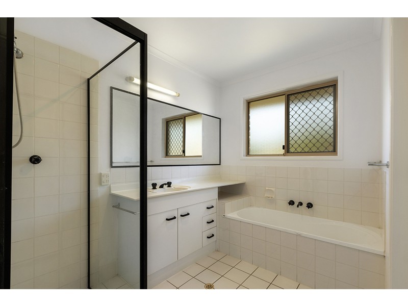 27 Chesterfield Crescent, Kuraby QLD 4112