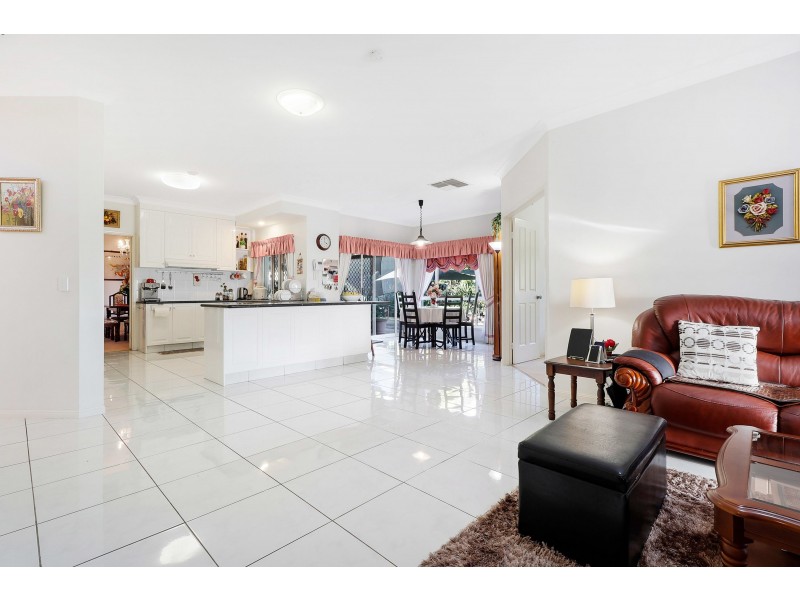 15 Tulipwood Place, Stretton QLD 4116